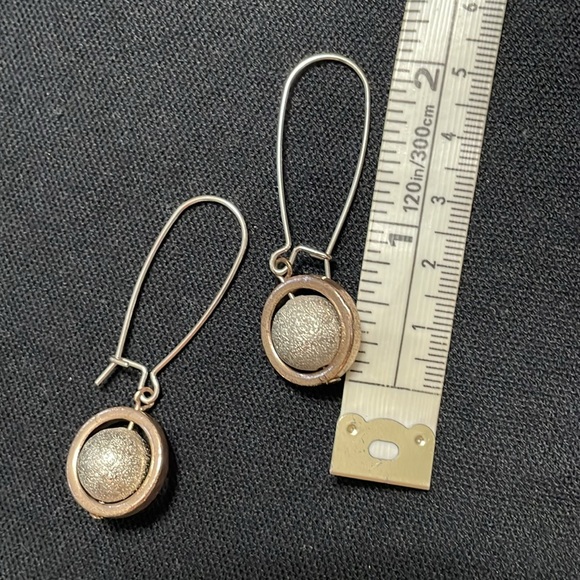 Silver sphere dangle earrings - Picture 3 of 3